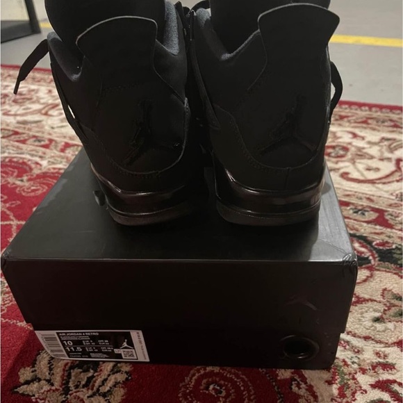 Jordan 4s - Picture 4 of 8